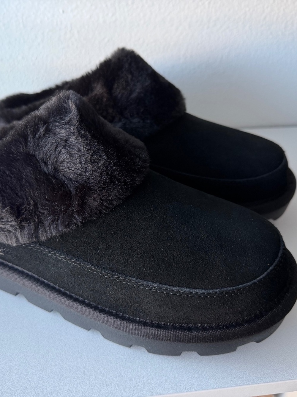 Koolaburra by UGG Tizzey Black Suede Faux Fur Mules Sz 10 NIB - BRAND NEW